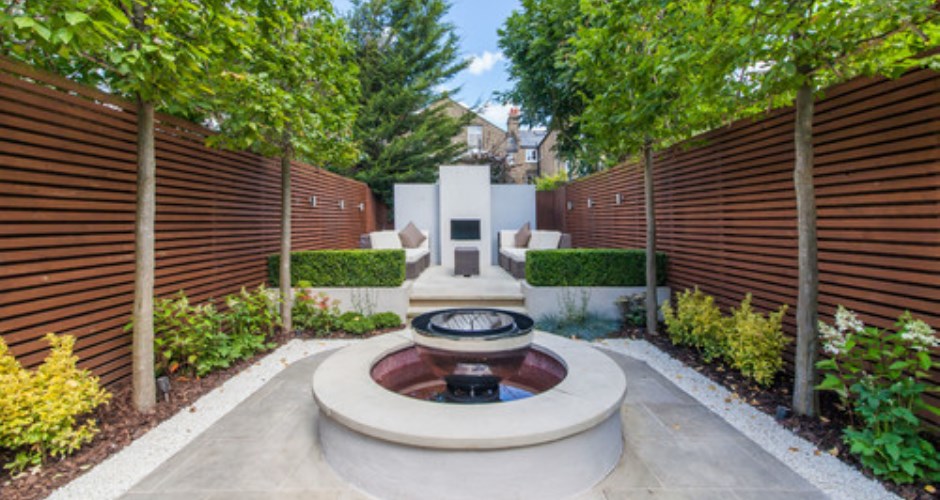 How to Erect a Garden Fence